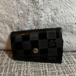 375. Louis Vuitton Damier Vernis Key Case